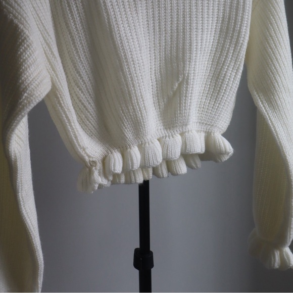 Chic White Knit Cropped Sweater - Picture 3 of 3